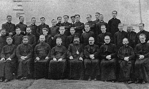 Викладачі і студенти Папської східної духовної семінарії в Дубно, 1937 р. Викладачі і студенти Папської східної духовної семінарії в Дубно, 1937 р.