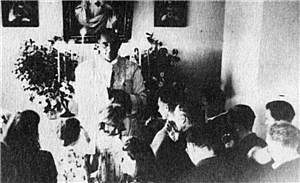 Таємну Месу служить о. Крувяліс. Інта, 1955 р. Таємну Месу служить о. Крувяліс. Інта, 1955 р.